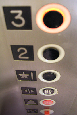 Zuhannak a lift költségei